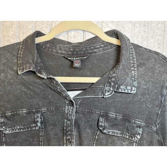 Rock & Republic Grayish sz XL Soft Button Down Cut Out Back Accent Shirt Top EUC - Picture 2 of 4